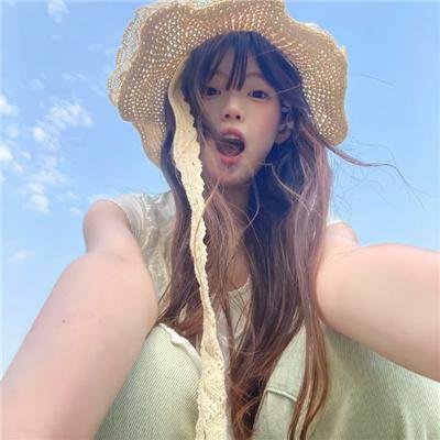 出墙红杏两家春